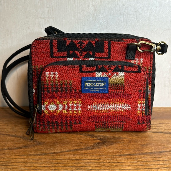 Pendleton Handbags - Pendleton Red Black Aztec Southwestern Wool Crossbody Organizer EUC